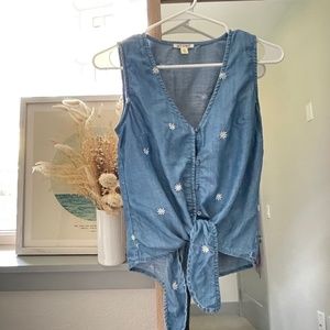 Miami top, blue tank with daisy embroidery